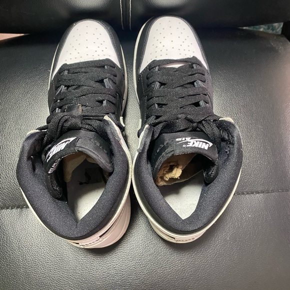 Kids Nike Air Jordan 1 Retro High Black and White Sneakers Size 7Y - Picture 9 of 11